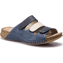 Klapki RIEKER - 61157-12 Blau Kombi. Niebieskie klapki Rieker, bez wzorów, ze skóry, bez obcasa. W wyprzedaży za 169.00 zł.