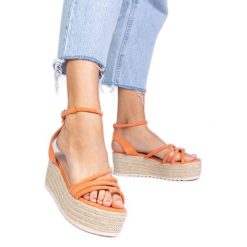 Pomarańczowe sandały espadryle na platformie. Brązowe sandały bez wzorów, ze skóry, eleganckie, z okrągłym noskiem, bez obcasa, na platformie, bez zapięcia. Za 81.83 zł.