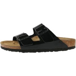 Klapki damskie Birkenstock Arizona Patent. Czarne klapki Birkenstock, bez wzorów, z materiału, bez obcasa. Za 662.00 zł.