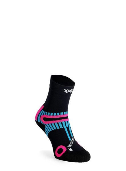 Skarpety turystyczne X-Socks Hike Perform Crew. Czarne skarpety X Socks, bez wzorów, z dzianiny. Za 119.99 zł.