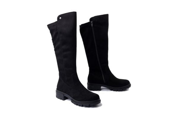 RIEKER 76890-00 black, kozaki damskie. Czarne kozaki Rieker, bez obcasa, na obcasie, bez zapięcia. Za 311.92 zł.