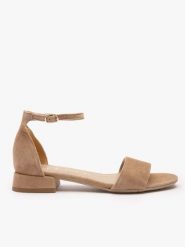 Jasnobrązowe sandały zapinane na sprzączkę. Brązowe sandały Ryłko, bez wzorów, ze skóry, eleganckie, z okrągłym noskiem, bez obcasa, na obcasie, bez zapięcia. Za 379.99 zł.