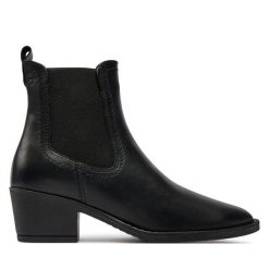 Botki Tamaris. Czarne botki Tamaris, bez wzorów, bez obcasa, na słupku, bez zapięcia. Za 449.99 zł.