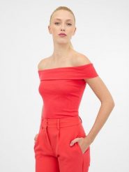 Orsay Bluzka w kolorze czerwonym rozmiar: S. Czerwone bluzki Orsay, s, bez wzorów, z bawełny, bez kołnierzyka, bez ramiączek. Za 38.95 zł.