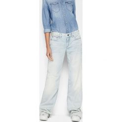Dżinsy "3301" - Boyfriend fit - w kolorze błękitnym. Niebieskie jeansy G-Star, l, z aplikacjami. W wyprzedaży za 345.95 zł.