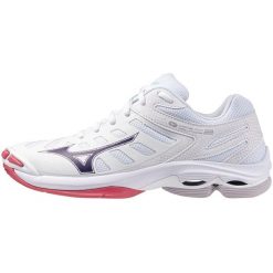 Damskie buty halowe Mizuno Wave Voltage. Białe obuwie sportowe Mizuno, bez zapięcia, do biegania, mizuno wave. W wyprzedaży za 398.70 zł.