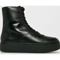 Vagabond - Botki Jessie. Czarne botki Vagabond, bez wzorów, z materiału, bez obcasa, na obcasie, bez zapięcia. W wyprzedaży za 439.90 zł.