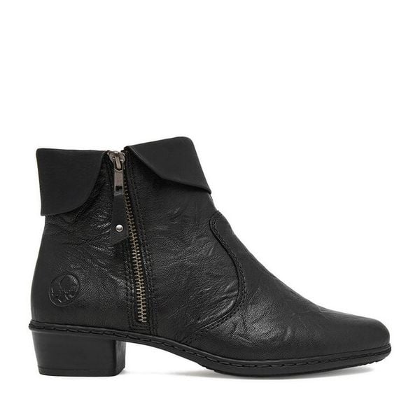 Botki Rieker. Czarne botki Rieker, bez wzorów, bez obcasa, na słupku, bez zapięcia. Za 399.99 zł.