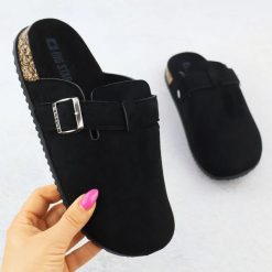 Klapki damskie zabudowane zamszowe czarne Big Star SS274736. Czarne klapki Big Star, bez wzorów, z materiału, bez obcasa. Za 99.99 zł.