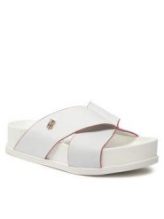 Klapki Tommy Hilfiger. Brązowe klapki TOMMY HILFIGER, bez wzorów, bez obcasa. Za 319.99 zł.