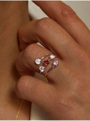 Les Petites Précieuses Srebrny pierścionek z kamieniami szlachetnymi rozmiar: 50. Czerwone pierścionki Les Petites Précieuses, z granatem, srebrne. Za 165.99 zł.