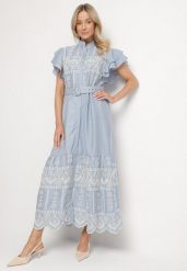 Niebieska Sukienka Boho o Rozkloszowanym Kroju z Haftem Falbanami i Paskiem Callindra. Niebieskie sukienki Born2be, na co dzień, uniwersalny, bez wzorów, z jeansu, boho, bez kołnierzyka, bez ramiączek, maxi, proste. Za 179.99 zł.