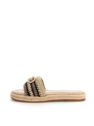 Guess Sandały 181337 Czarny. Czarne sandały Guess, z aplikacjami, bez obcasa, na słupku, bez zapięcia. Za 559.99 zł.