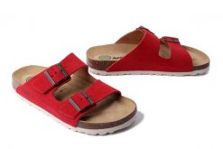 DR. BRINKMANN 700697-04 rot, klapki damskie. Czerwone klapki Dr. Brinkmann, bez wzorów, ze skóry, bez obcasa. Za 185.43 zł.