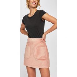 Noisy May - Spódnica. Czerwone spódnice Noisy may, na co dzień, m, bez wzorów, z bawełny, casualowe, mini, proste. W wyprzedaży za 59.90 zł.