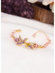 L'Atelier de Gaia Pozłacana bransoletka z perłami rozmiar: onesize. Białe bransoletki L'Atelier de Gaia, z perłą, pozłacane. Za 113.99 zł.