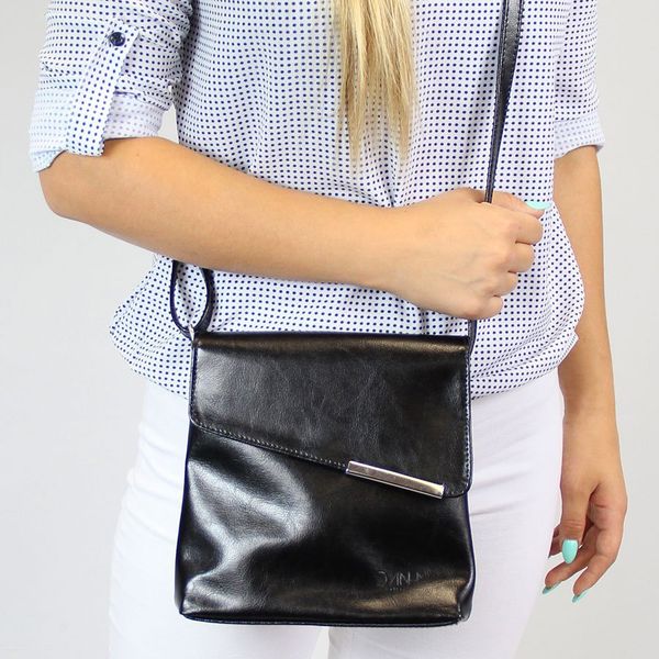 Torebka skórzana damska listonoszka DAN-A T96 czarna. Czarne torebki klasyczne DAN-A, bez wzorów, ze skóry, małe, bez dodatków. Za 209.99 zł.