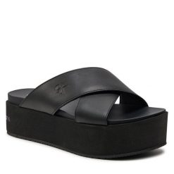 Klapki Calvin Klein Jeans. Czarne klapki Calvin Klein Jeans, bez wzorów, z jeansu, bez obcasa. Za 249.99 zł.