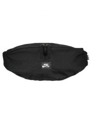 Nike Saszetka w kolorze czarnym rozmiar: onesize. Czarne torby na ramię Nike, bez wzorów, z materiału, sportowe, bez dodatków. Za 96.60 zł.