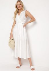 Biała Rozkloszowana Sukienka z Wiskozą Kopertowym Dekoltem i Materiałowym Paskiem w Talii Jenvia. Białe sukienki Born2be, na spacer, na lato, l, bez wzorów, z materiału, bez kołnierzyka, bez ramiączek, maxi, kopertowe. Za 109.99 zł.