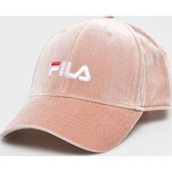 Fila - Czapka. Czerwone czapki Fila, bez wzorów, z elastanu. W wyprzedaży za 119.90 zł.
