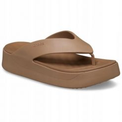 Japonki Dla Dorosłych Crocs Getaway Platform Flip. Brązowe klapki Crocs, bez wzorów, z materiału, bez obcasa. Za 199.99 zł.