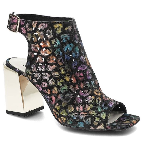 Kolorowe Sandały Clasicco Modne Buty Damskie. Żółte sandały Clasicco, bez wzorów, klasyczne, z otwartym noskiem, bez obcasa, na obcasie, bez zapięcia. Za 249.00 zł.