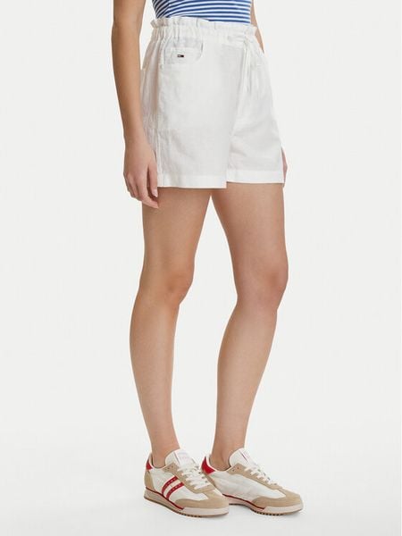 Tommy Jeans Szorty materiałowe DW0DW22227 Biały Regular Fit. Białe szorty Tommy Jeans, bez wzorów, z jeansu. Za 199.99 zł.