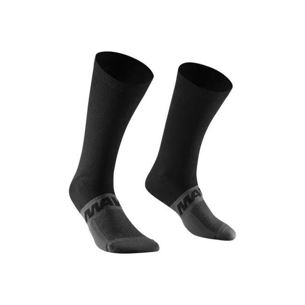 Skarpetki Mavic Essential High. Czarne skarpety MAVIC, bez wzorów. Za 111.00 zł.