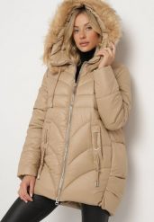 Beżowa Pikowana Kurtka o Trapezowym Kroju z Kapturem i Odpinanym Futerkiem Deolaine. Brązowe kurtki narciarskie Born2be, l, bez wzorów, z jeansu, z kapturem, narciarskie. Za 169.99 zł.