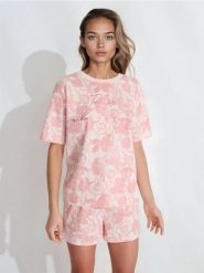 Bawełniana piżama dwuczęściowa z nadrukiem w kwiaty - różowy. Czerwone piżamy Sinsay, bez wzorów, z bawełny, bez ramiączek. Za 39.99 zł.