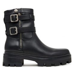 Botki Guess. Czarne botki Guess, z aplikacjami, bez obcasa, na płaskiej podeszwie, bez zapięcia. Za 829.99 zł.