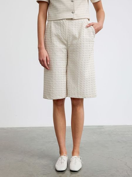 BGN Bermudy w kolorze kremowym rozmiar: 40. Brązowe szorty BGN, bez wzorów, z podwyższonym stanem. Za 114.44 zł.