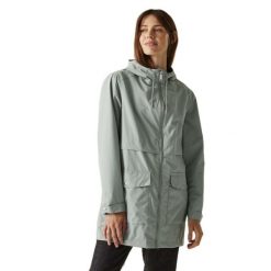 Kurtka przeciwdeszczowa damska Regatta Navaeh. Niebieskie kurtki sportowe Regatta, na zimę, bez wzorów, bez kaptura, trekkingowe. Za 239.99 zł.