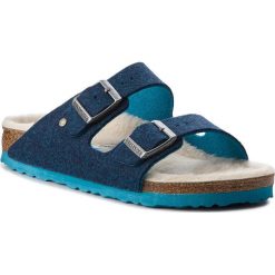 Kapcie BIRKENSTOCK - Arizona Rivet 1012430 Double Blue. Obuwie domowe marki Birkenstock. W wyprzedaży za 259.00 zł.