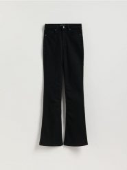 Jeansy flare z wysokim stanem - czarny. Czarne jeansy Reserved, bez wzorów, z podwyższonym stanem. Za 139.99 zł.