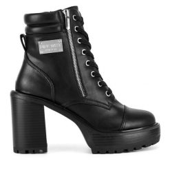 Botki Nine West. Czarne botki Nine West, bez wzorów, bez obcasa, na słupku, bez zapięcia. Za 349.99 zł.