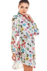 Koszulowa sukienka w kwiaty szmizjerka z kołnierzykiem i paskiem ecru. Sukienki Sukienki.shop, do pracy, na wiosnę, bez wzorów, biznesowe, bez kołnierzyka, bez ramiączek, koszulowe. Za 139.00 zł.