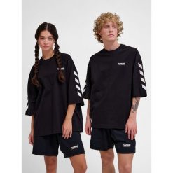 Oversized T-shirt Hummel Willy SW. Czarne t-shirty Hummel, bez wzorów, bez kołnierzyka, bez ramiączek. Za 181.50 zł.