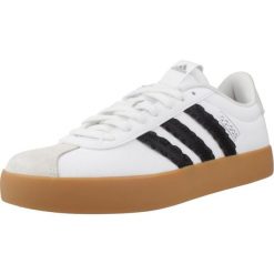 Buty ADIDAS VL COURT 3.0 Biały. Białe trekkingi Adidas, z tkaniny, trekkingowe. Za 308.10 zł.