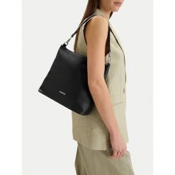 Torebka Lasocki. Czarne torebki klasyczne Lasocki, bez wzorów, bez dodatków. Za 169.99 zł.