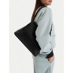 Torebka JENNY. Czarne torebki klasyczne Jenny, bez wzorów, bez dodatków. Za 119.99 zł.