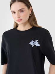 4F T-shirt oversize z nadrukiem damski - czarny M. Czarne t-shirty 4f, m, bez wzorów, z bawełny, bez kołnierzyka, bez ramiączek. W wyprzedaży za 39.99 zł.
