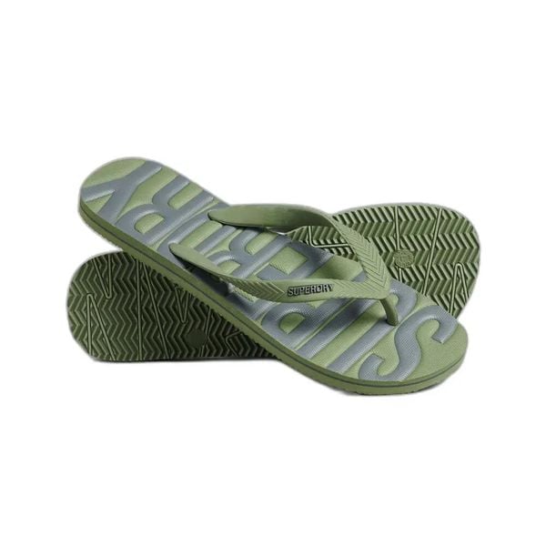 Klapki Superdry Véganes. Zielone klapki Superdry, bez wzorów, z gumy, bez obcasa. Za 131.95 zł.