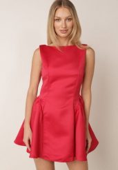Czerwona Elegancka Sukienka o Rozkloszowanym Kroju Bez Rękawów Eupene. Czerwone sukienki Born2be, na co dzień, l, bez wzorów, eleganckie, bez kołnierzyka, bez ramiączek, mini, dopasowane. Za 199.99 zł.