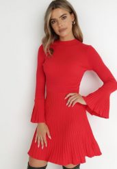 Czerwona Sukienka Taliowana z Falbankami Marius. Czerwone sukienki Born2be, s, bez wzorów, z dzianiny, bez kołnierzyka, bez ramiączek, mini, dopasowane. Za 159.99 zł.