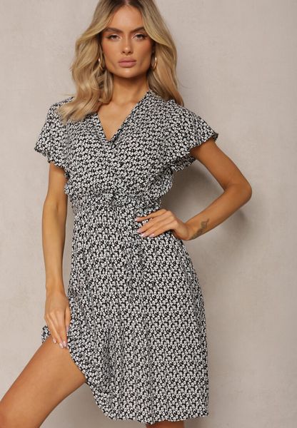 Czarna Sukienka z Kopertowym Dekoltem Wiązana w Talii z Wiskozy Acara. Czarne sukienki Renee, m, bez wzorów, z wiskozy, bez kołnierzyka, bez ramiączek, mini, kopertowe. Za 59.99 zł.