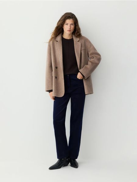 Wełniana marynarka handmade - beżowy. Brązowe marynarki i żakiety Reserved, l, bez wzorów, z tkaniny. Za 559.99 zł.