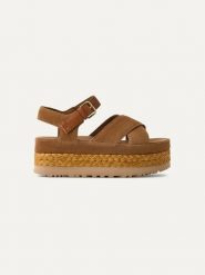 UGG Skórzane sandały "Aubrey" w kolorze jasnobrązowym rozmiar: 38. Brązowe sandały UGG, bez wzorów, ze skóry, z otwartym noskiem, bez obcasa, na koturnie, bez zapięcia. Za 482.03 zł.