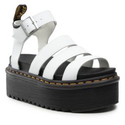Sandały Dr. Martens. Białe sandały Dr. Martens, bez wzorów, bez obcasa, na koturnie, bez zapięcia. Za 419.99 zł.